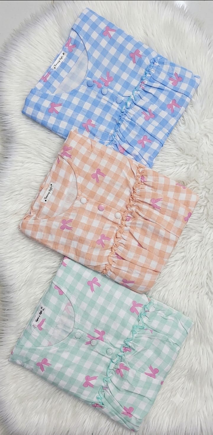 بيجامة نسائية من قطعتين بنقشة الكاروهات والزهور - أزرق فاتحPyjama deux pièces pour femme à motif vichy et floral - Bleu clair
